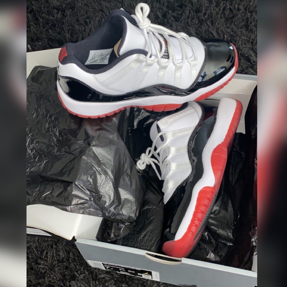 (SOLD) Jordan 11 Retro low (GS)